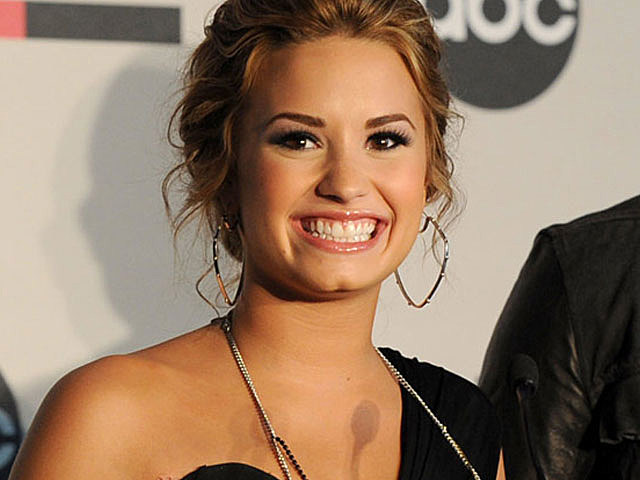 Demi Lovato's'Skyscraper' Tops iTunes Singles Chart 